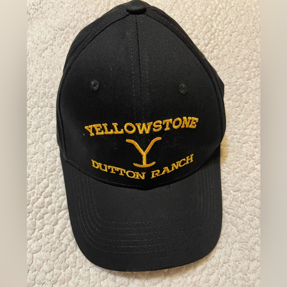 Yellowstone logo black cap—NWOT